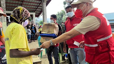 fo6 dswd|DSWD gives aid to internally displaced families in Gonzaga.